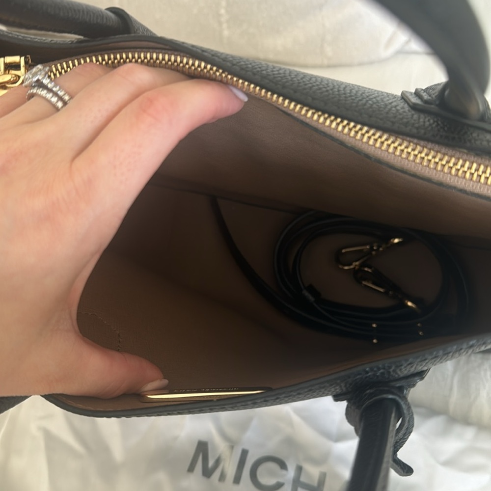 Michael Kors Mercer Large Bag - Picture 4 of 4